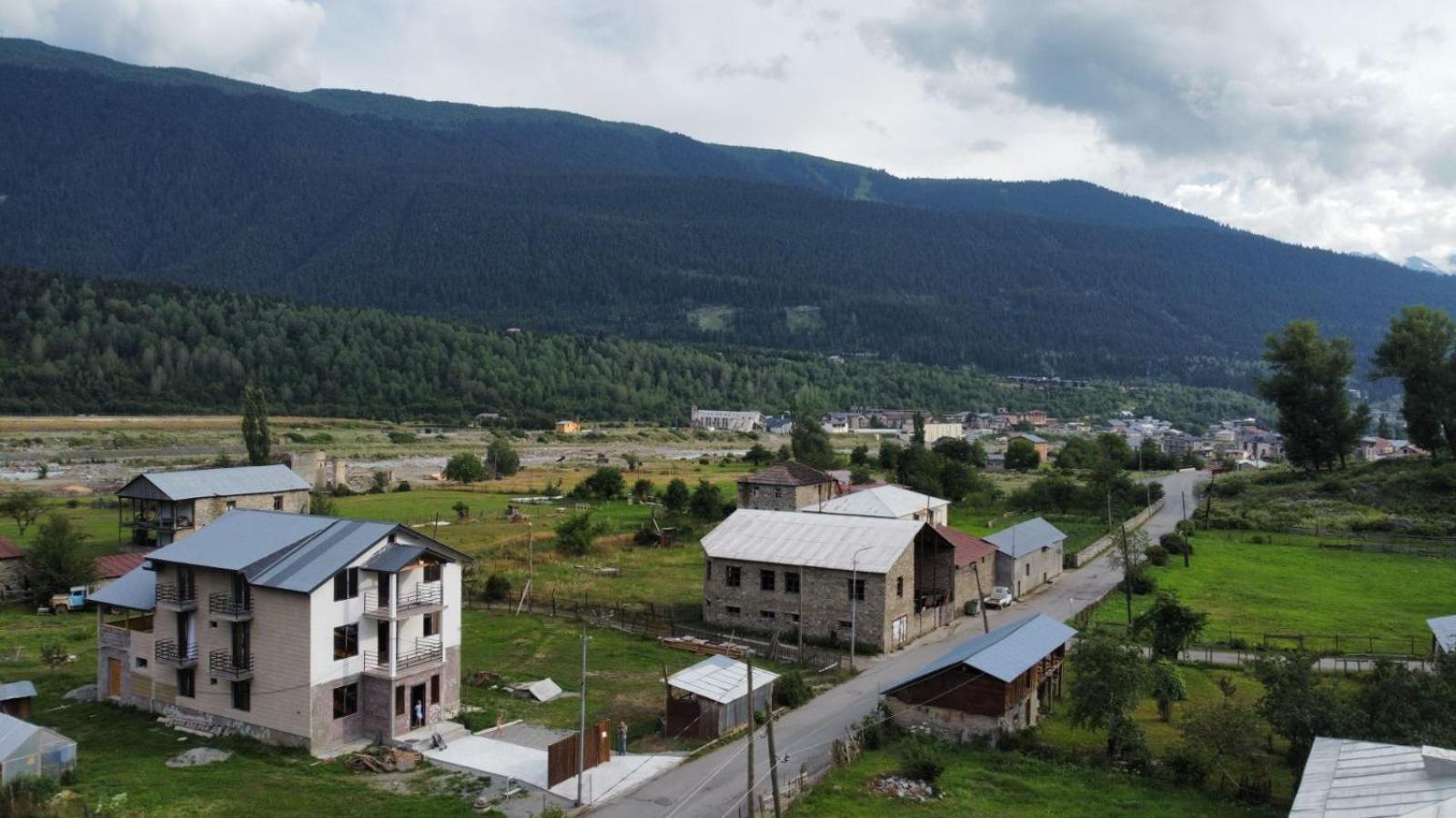 Hotel Ninama Mestia Esterno foto