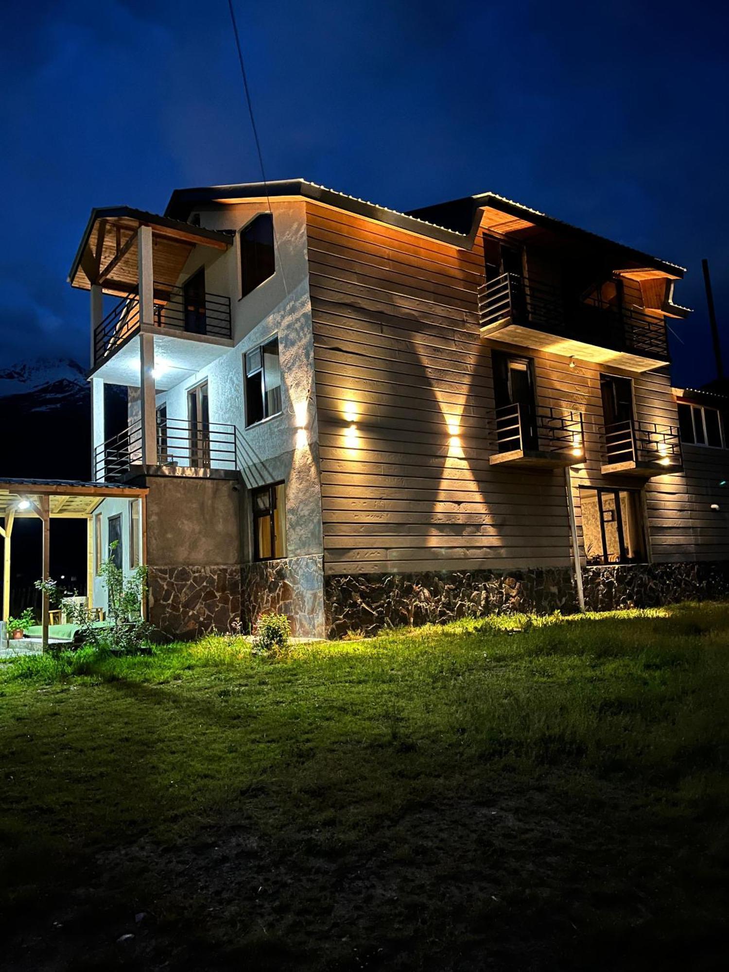 Hotel Ninama Mestia Esterno foto